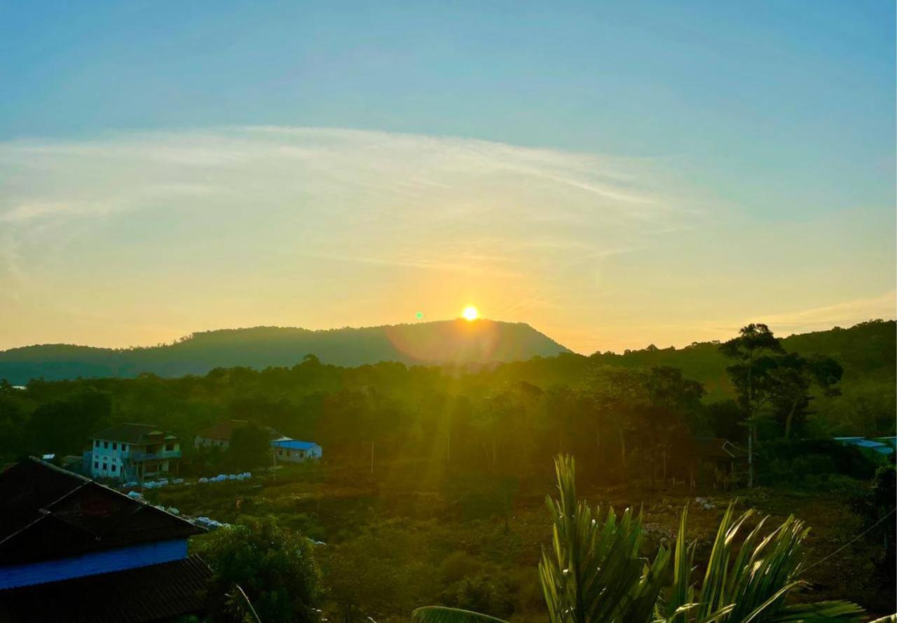 The Cliff Hostel, M'Pay Bay Đảo Koh Rong Samloem Ngoại thất bức ảnh